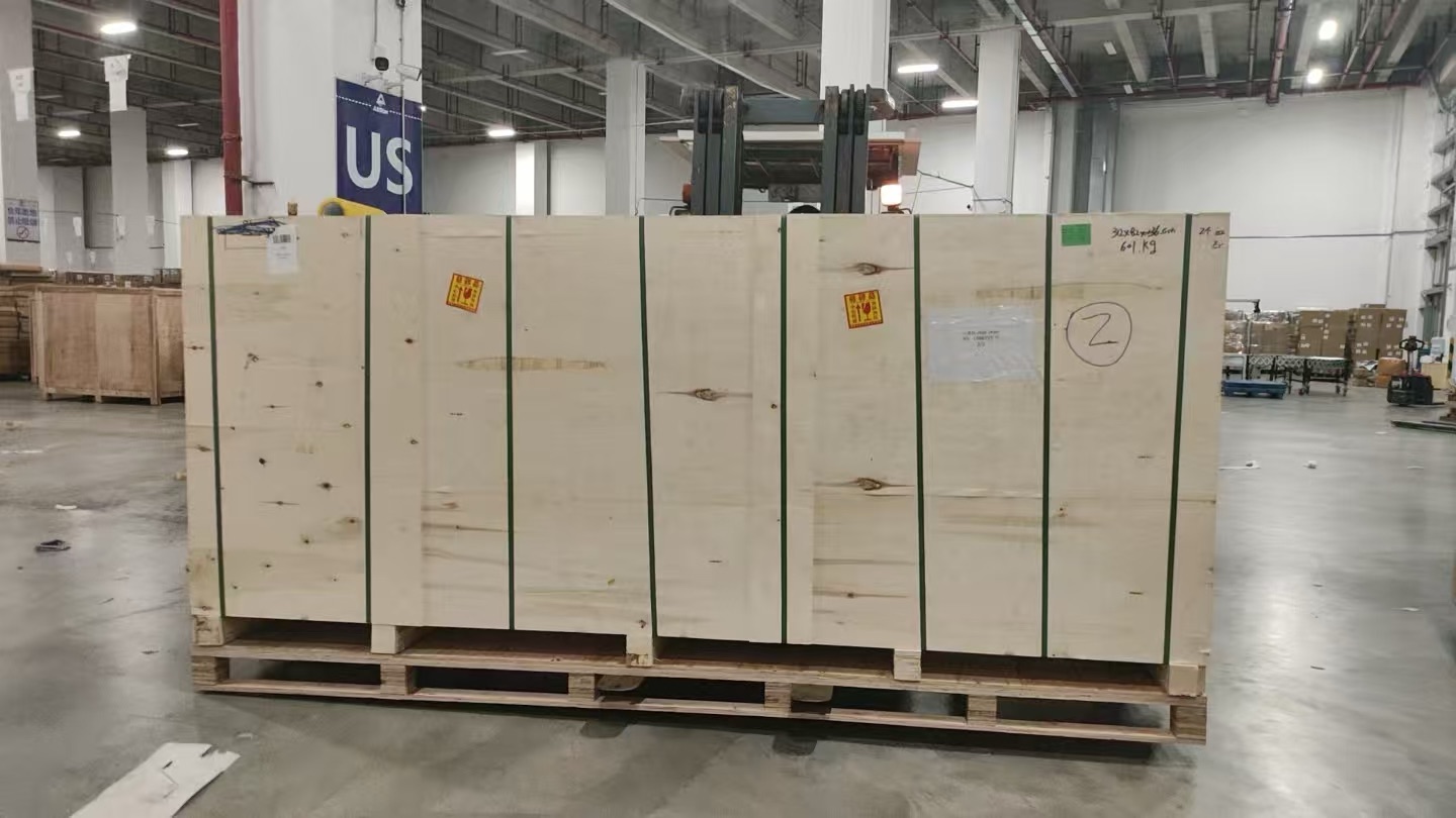 吉事达完美完成跨国运输大鱼缸任务